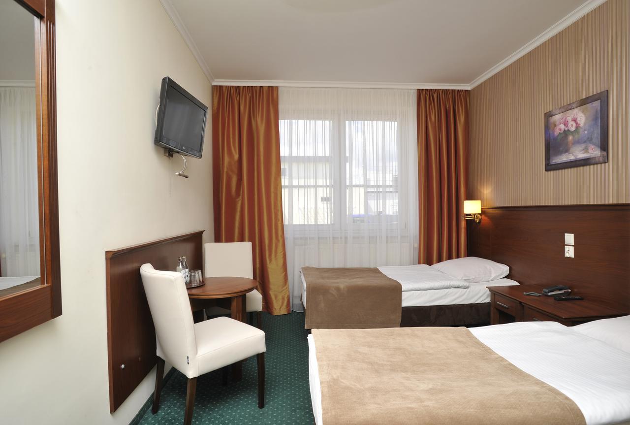 Hotel Lotos Woskrzenice Duze Exteriör bild