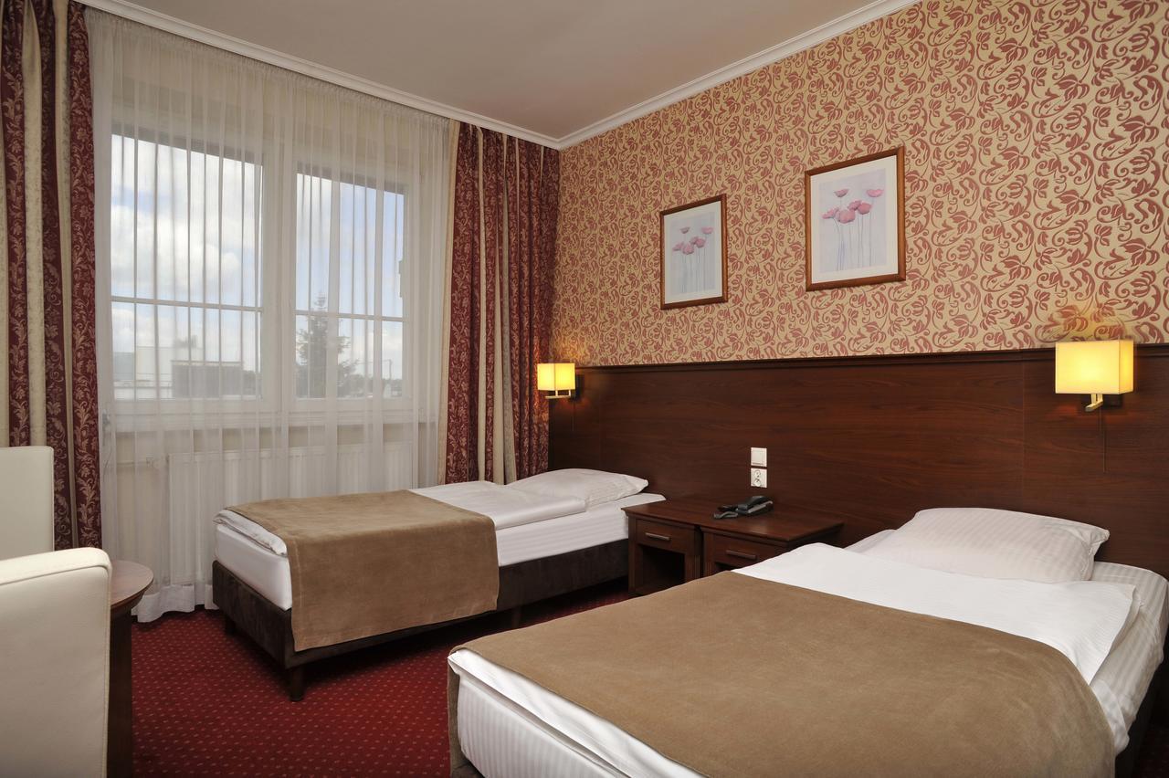 Hotel Lotos Woskrzenice Duze Exteriör bild