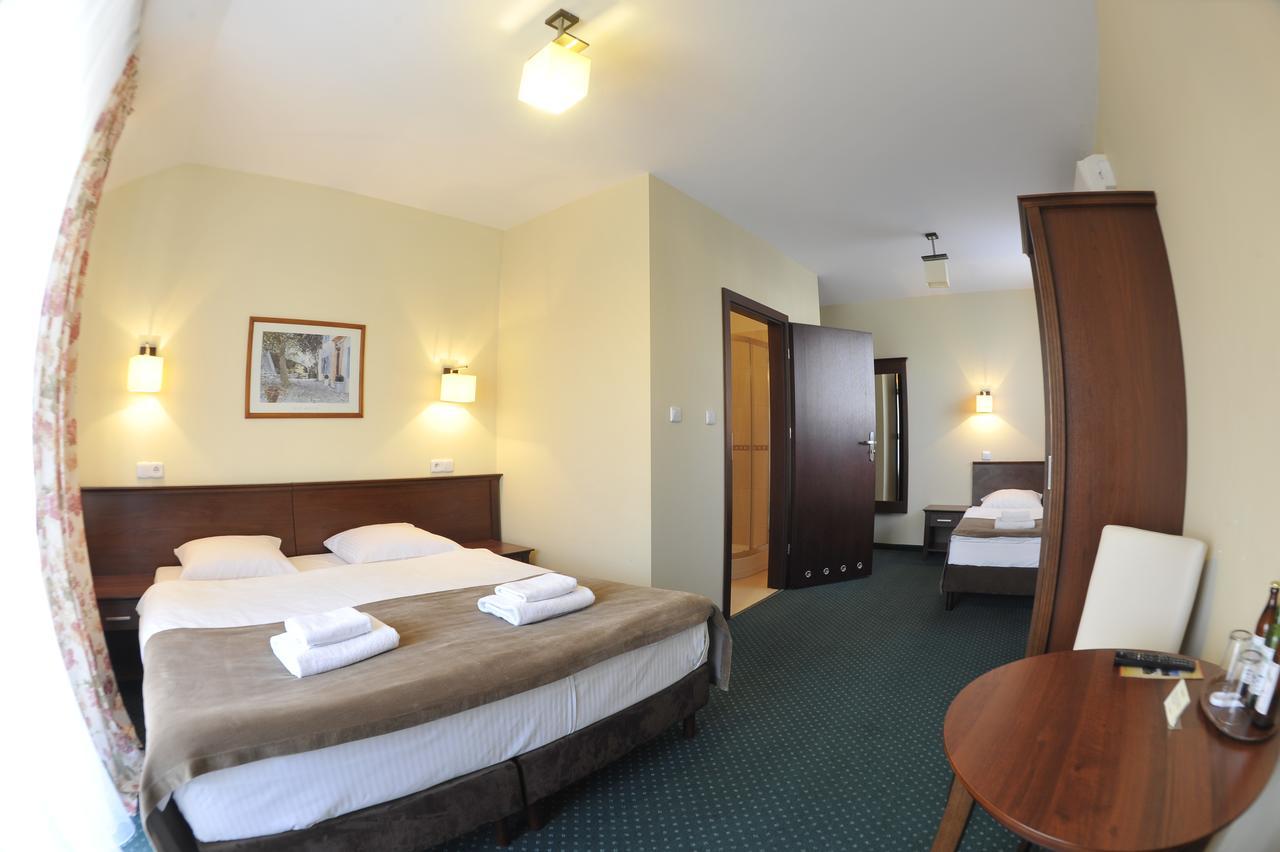Hotel Lotos Woskrzenice Duze Exteriör bild