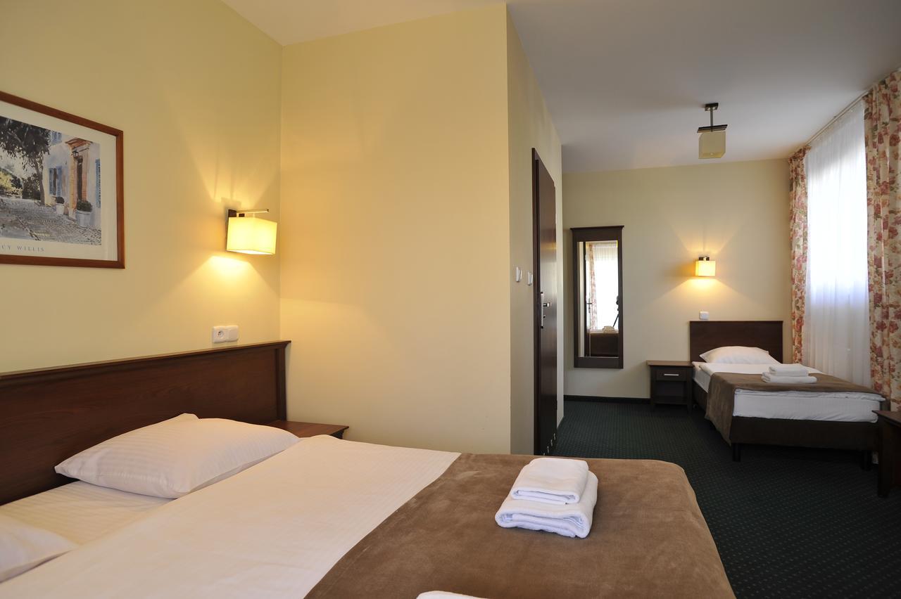 Hotel Lotos Woskrzenice Duze Exteriör bild