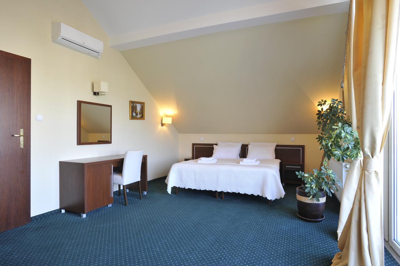 Hotel Lotos Woskrzenice Duze Exteriör bild