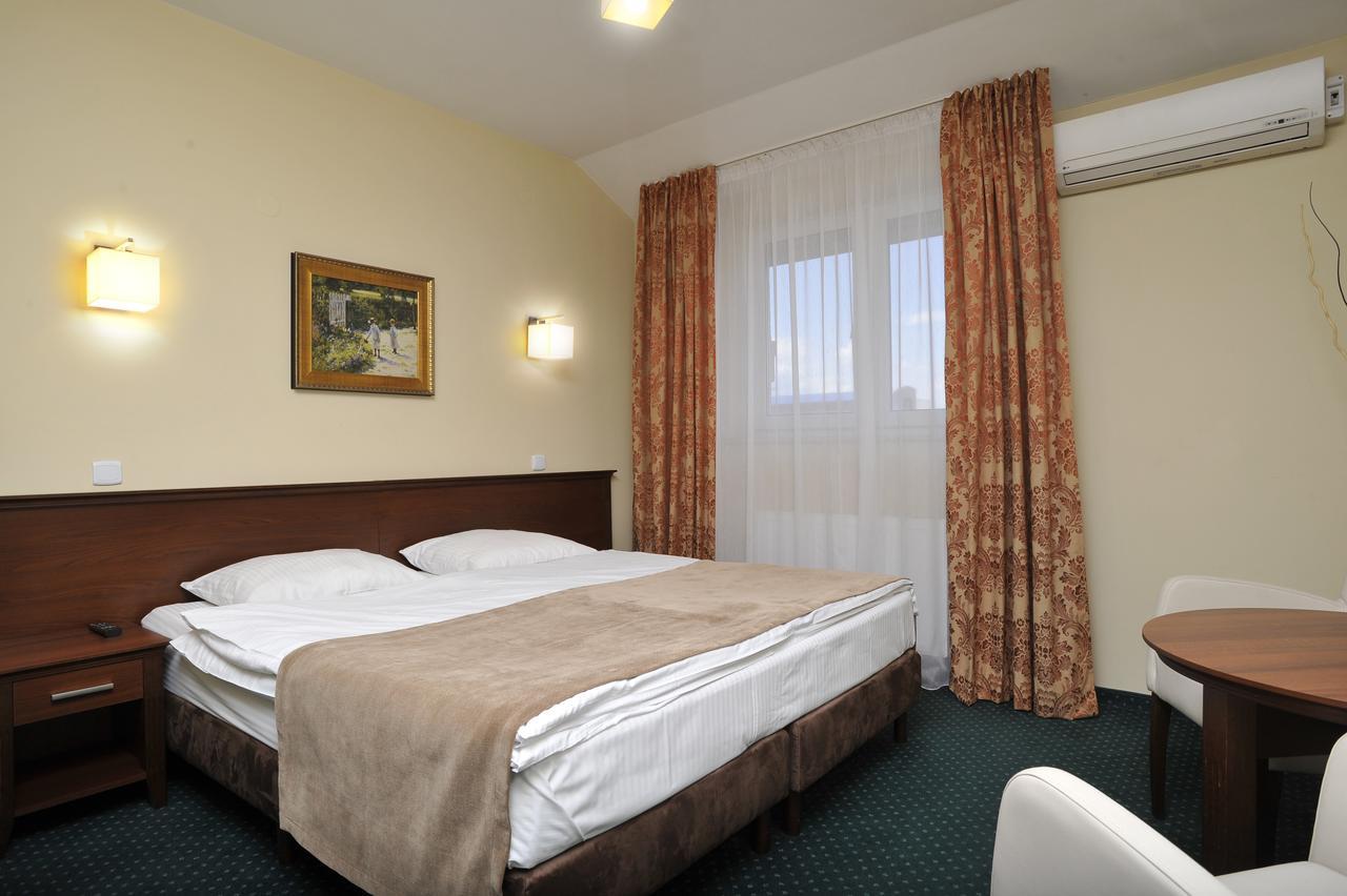 Hotel Lotos Woskrzenice Duze Exteriör bild